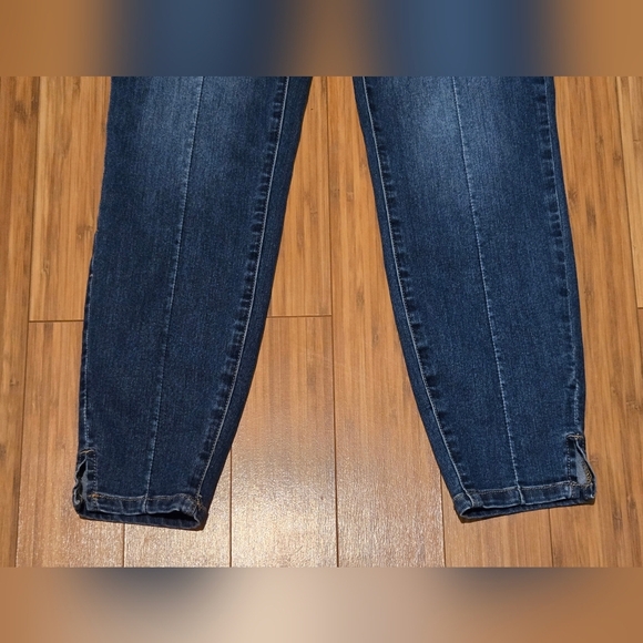 NWOT Maurcies Everflex Blue Jeans - Picture 3 of 10